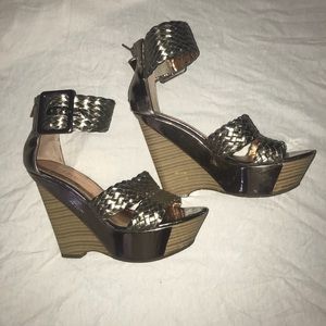 BCBG WEDGES 7.5